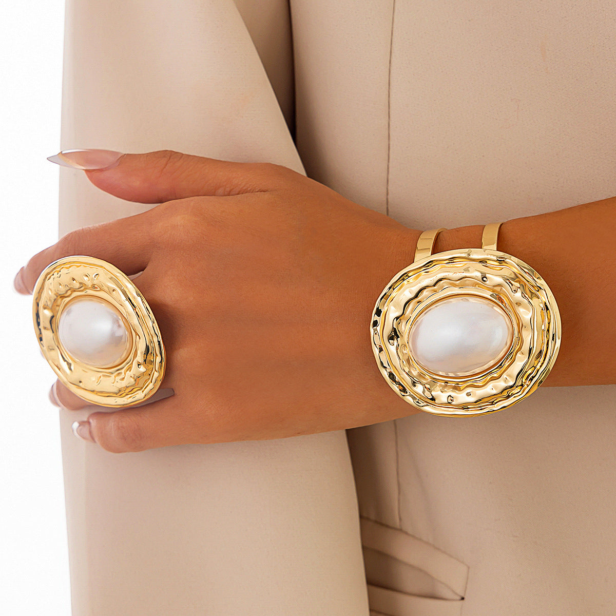 Luxury Elegant Oval Plated Alloy Bracelet Set with Pearl Inlay