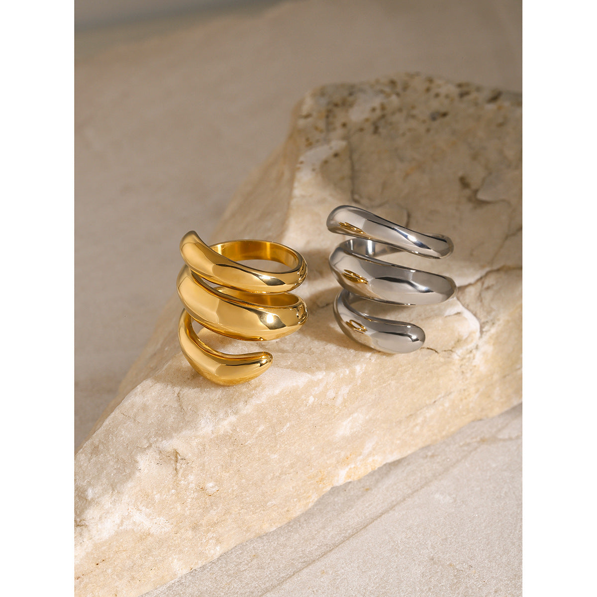 Moda Unisex Anello in acciaio inossidabile placcato oro 18 carati a tre strati con design irregolare