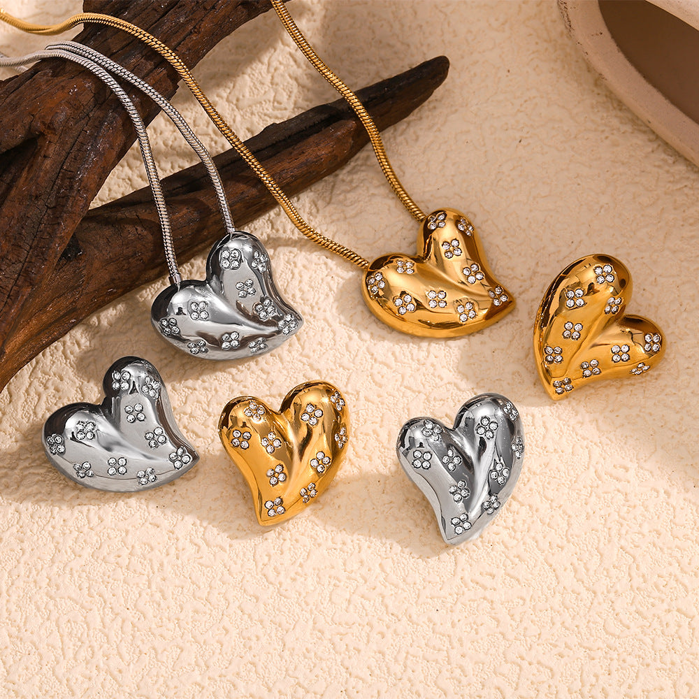 Vintage Style Heart-Shaped Stainless Steel Pendant Necklace with 18K Gold Plating and White Rhinestone Inlay for Women
