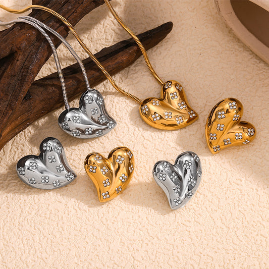 Vintage Style Heart-Shaped Stainless Steel Pendant Necklace with 18K Gold Plating and White Rhinestone Inlay for Women