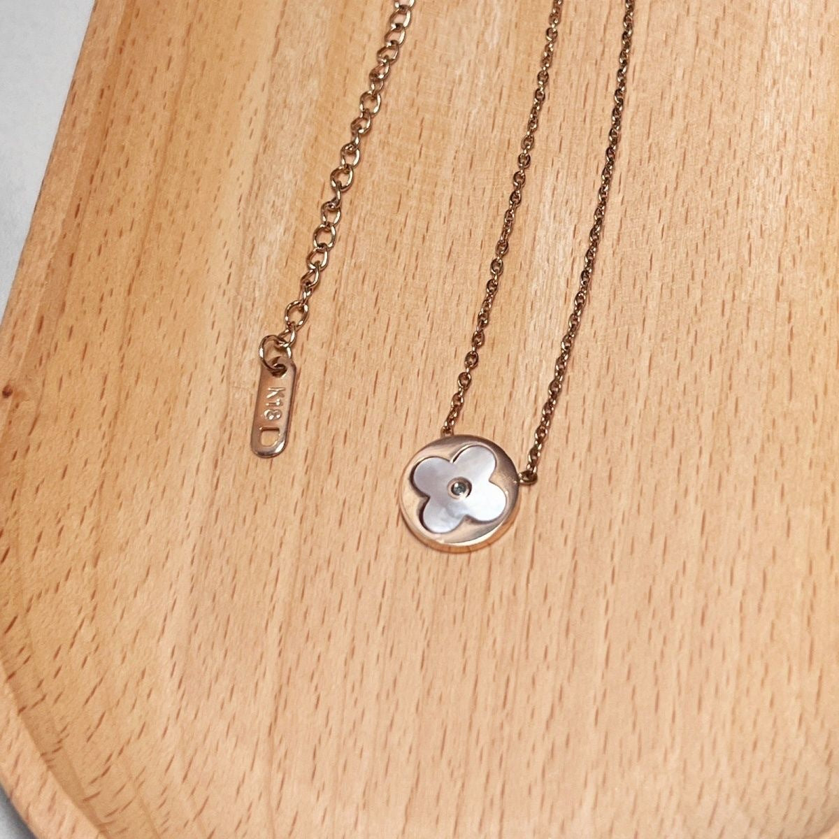 Minimalist Clover-Shaped Titanium Steel Necklace for Women with Mother-of-Pearl Inlay and Plated Finish