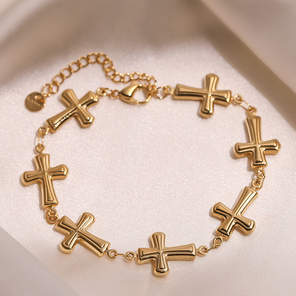 Vintage Cross Pendant Stainless Steel Bracelet for Women with 18K Gold Plating, Fashionable and Versatile Hand Jewelry