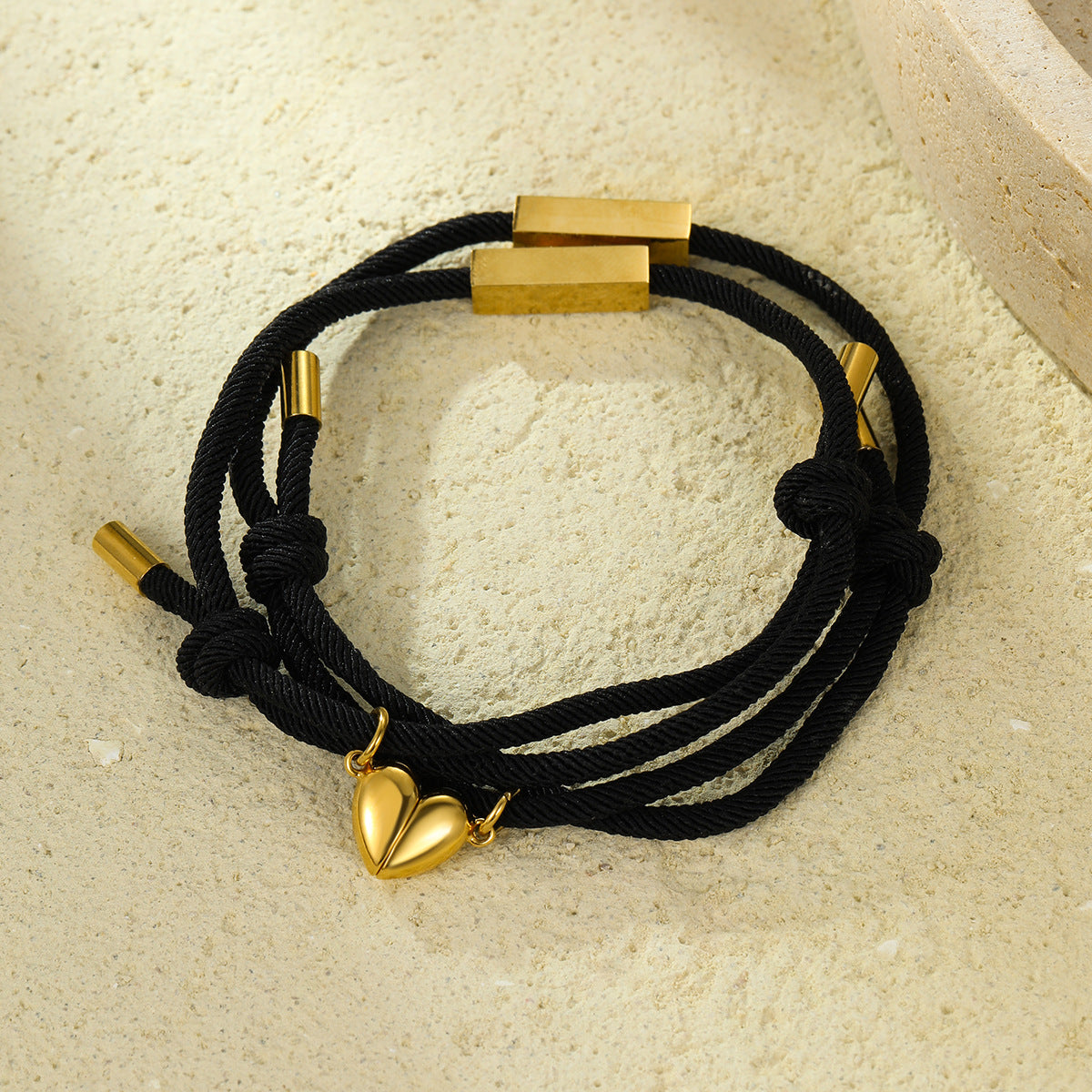 Pulsera de acero de titanio con forma de corazón magnético con opción de grabado para parejas, accesorio de moda unisex