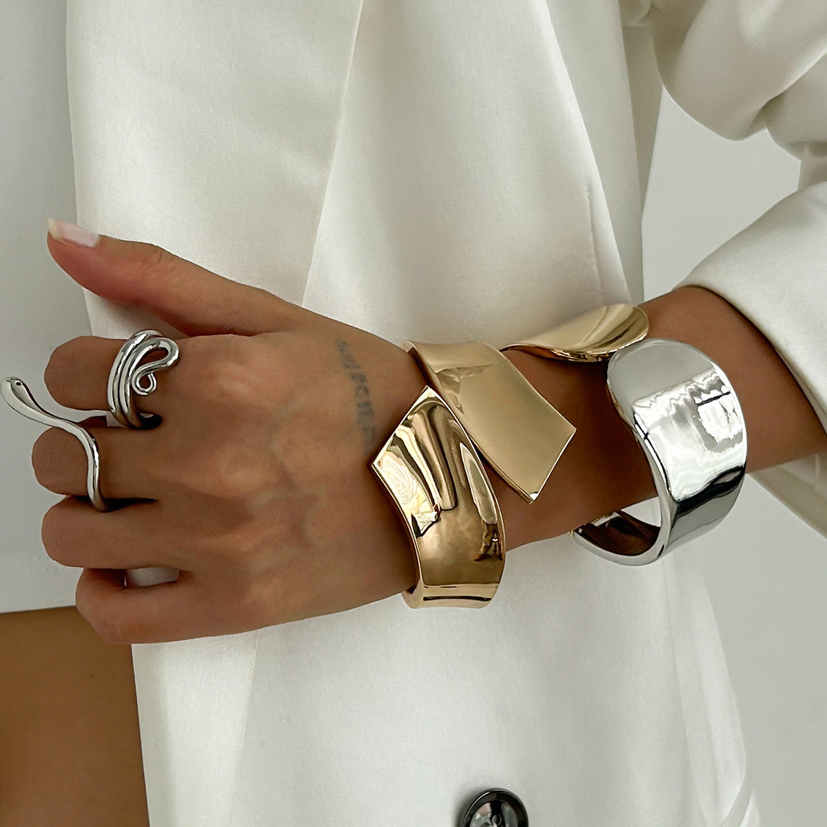 Fashion Geometric Zinc Alloy Plated Open Cuff Bracelet for Women