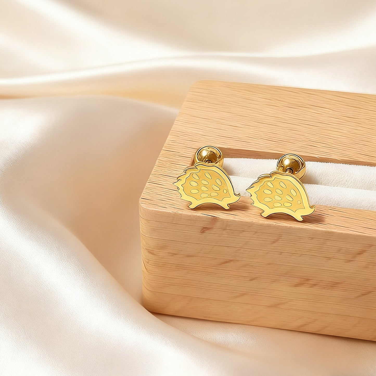 Orecchini a perno da donna in acciaio inossidabile placcati oro, di lusso, casual, a forma di animale