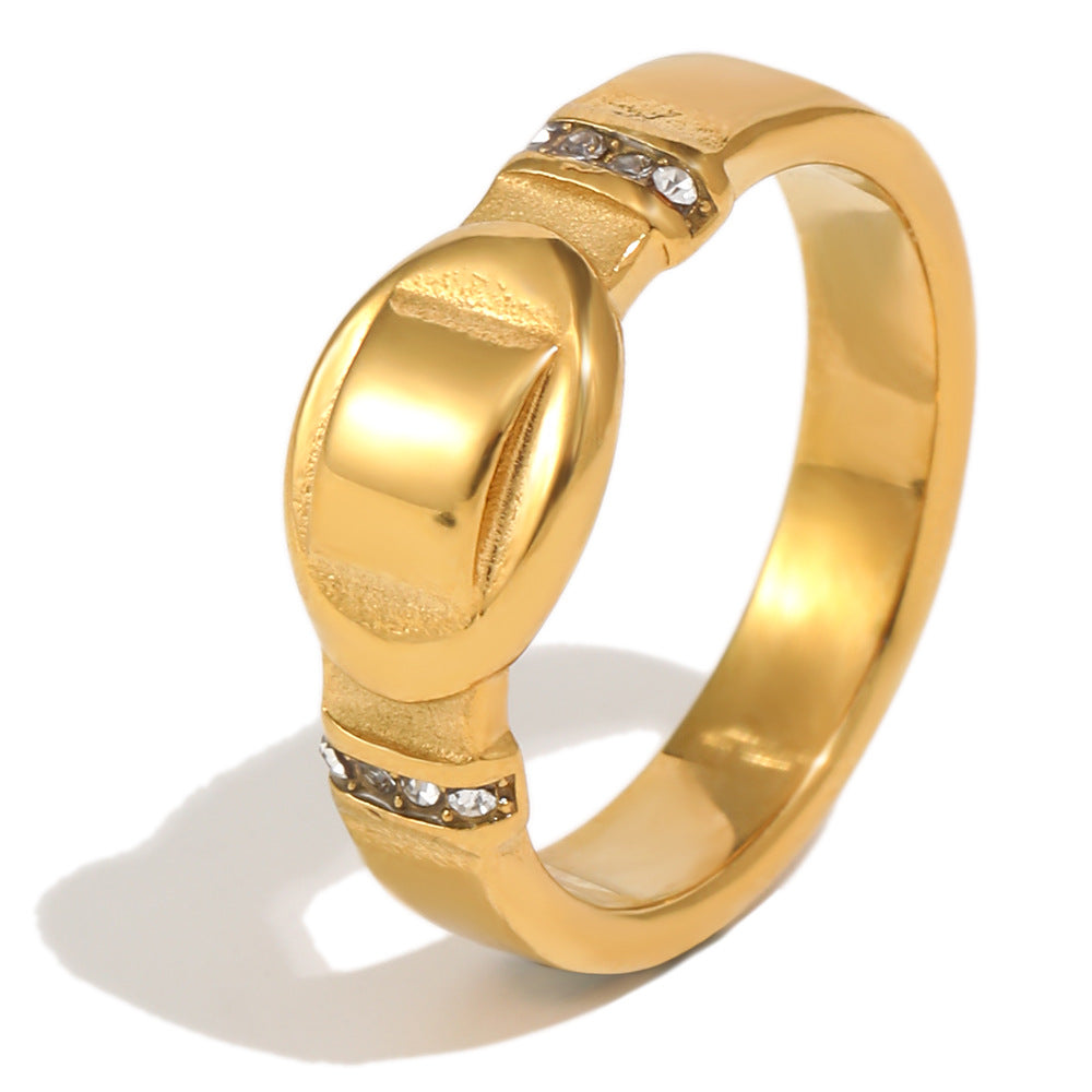 Elegante anillo ovalado de acero inoxidable con baño de oro de 18 quilates y diamantes de imitación para mujer
