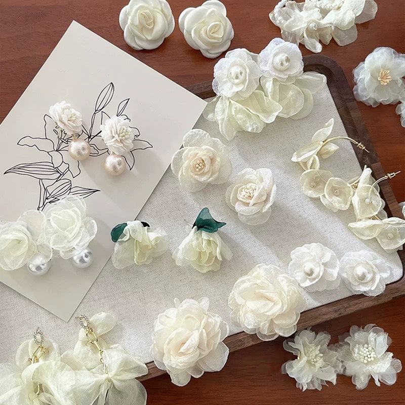 Orecchini a perno con perle e fiori delicati da donna, con perni in argento sterling 925 — Gioielli per l'orecchio freschi e dolci per primavera estate
