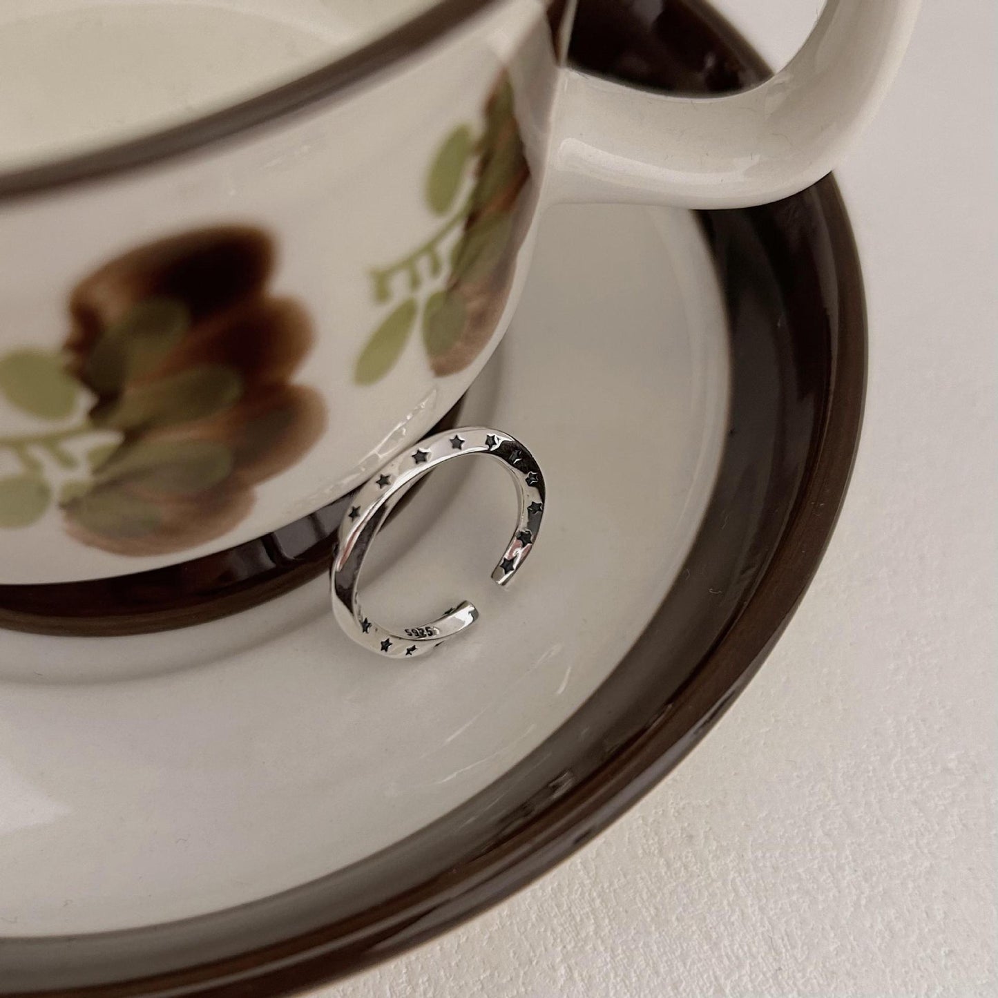 Vintage Distressed Star-Shaped Ring in 925 Sterling Silver with Polished Edges and Minimalist Design for Women