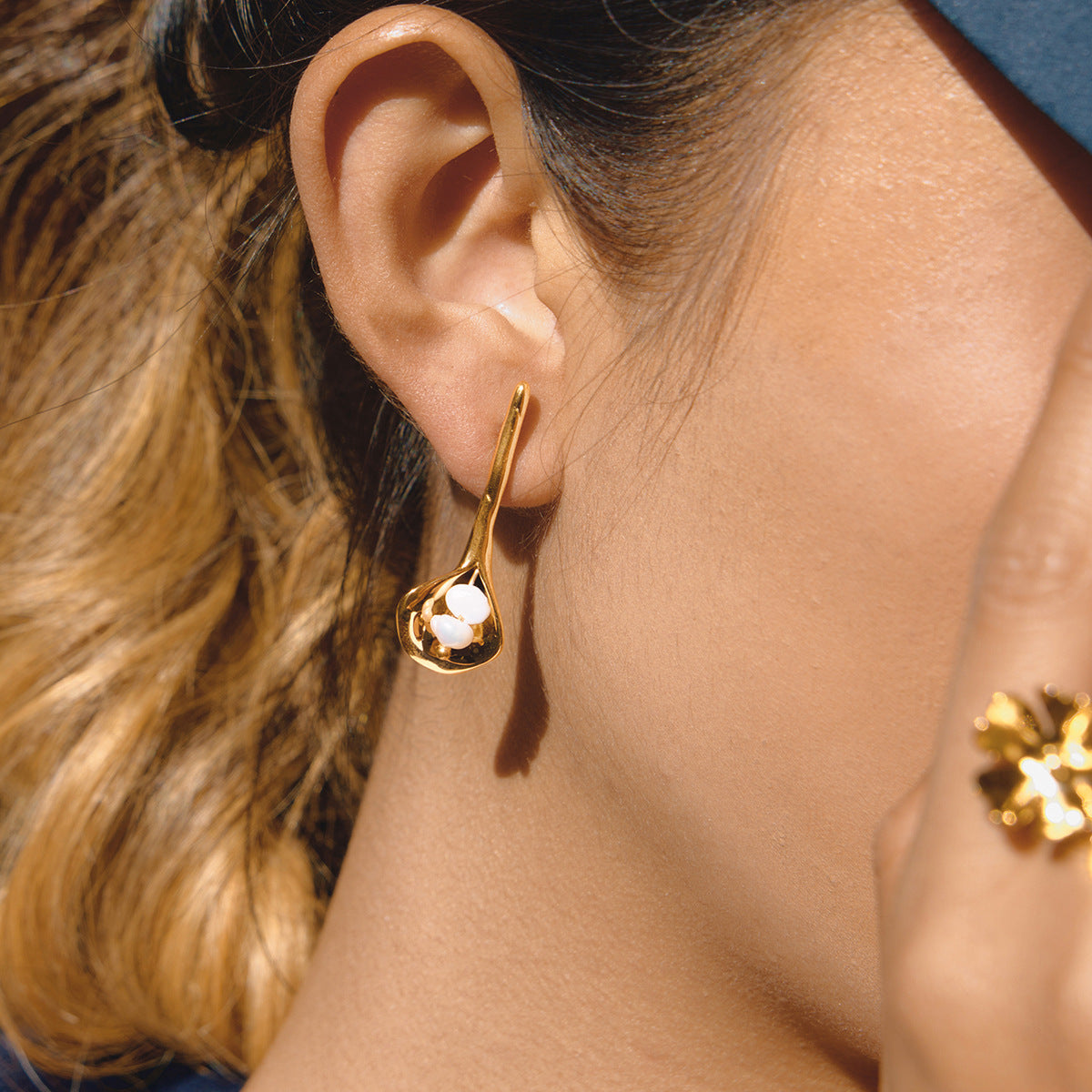 Elegant Stainless Steel Plated Calla Lily Flower Pearl Stud Earrings for Women