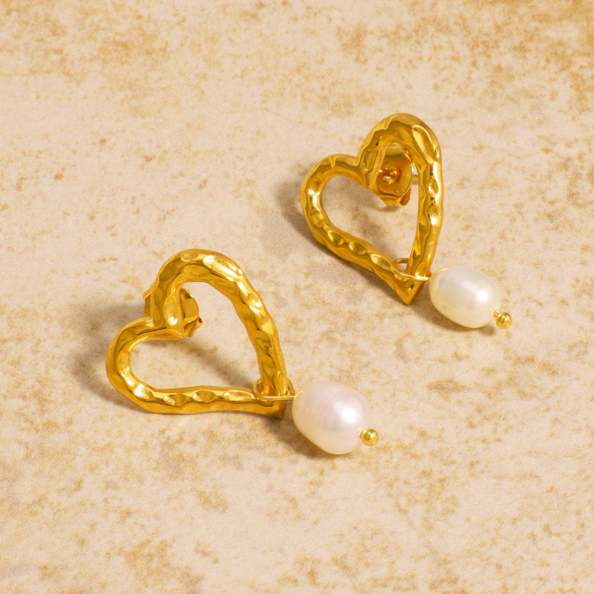 Vintage French-Style Pearl Heart-Shaped Hollow Stainless Steel Earrings for Women with 18K Vacuum Plating