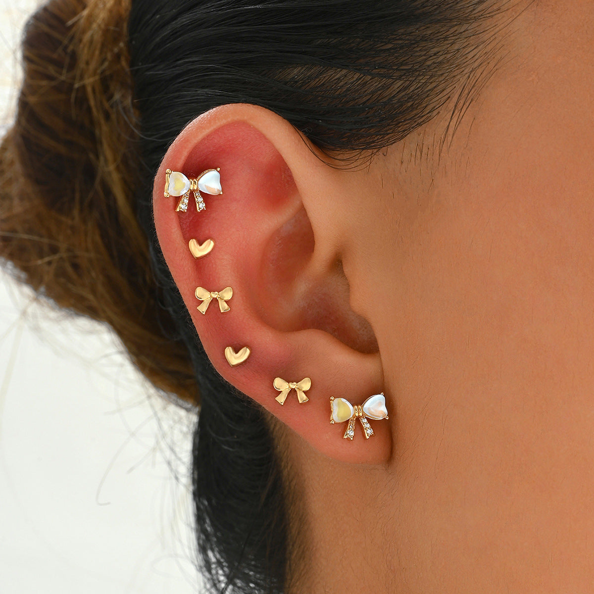 Pendientes Dulces Minimalistas con Forma de Lazo de Cobre con Incrustaciones de Zirconia y Postes de Acero Inoxidable para Mujer