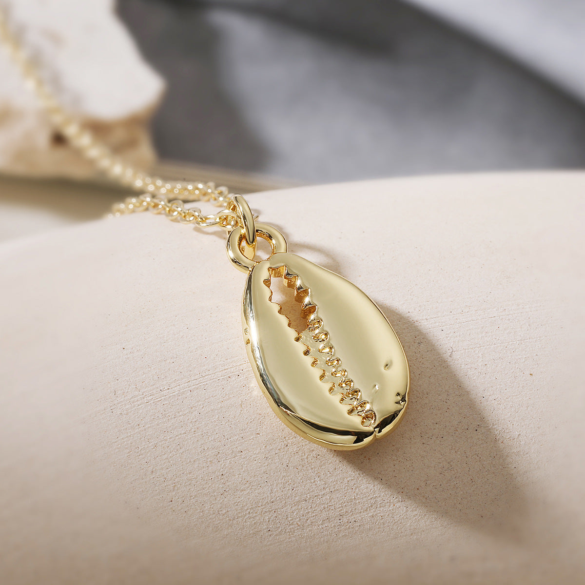 Minimalist 18K Gold Plated Brass Geometric Shell Starfish Pendant Necklace for Women