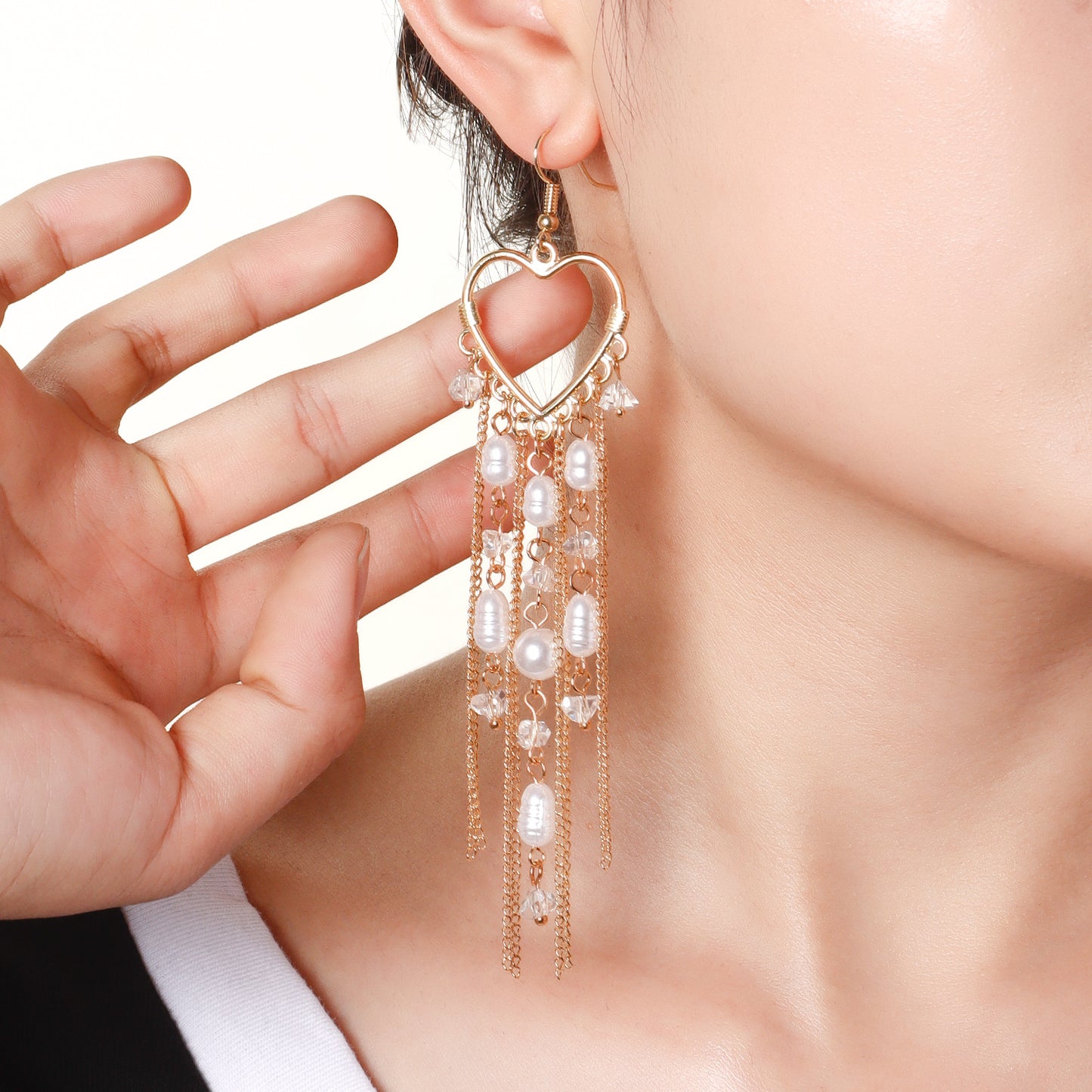 Fashionable Heart-Shaped Alloy Earrings with Rhinestone Embellishment and Fringe Design for Women