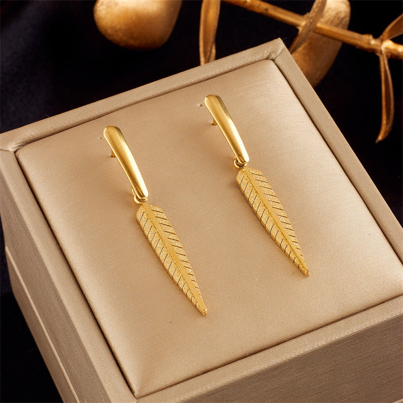 Minimalist Titanium Steel Leaf Earrings with Plated Finish for Women, Fashionable and Versatile Ear Studs