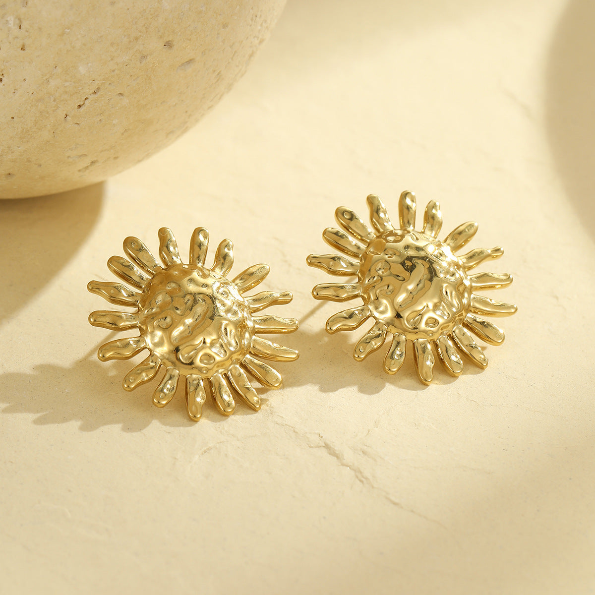 Pendientes minimalistas de acero de titanio texturizado para mujer con patrón de girasol, joyería de moda de inspiración vintage