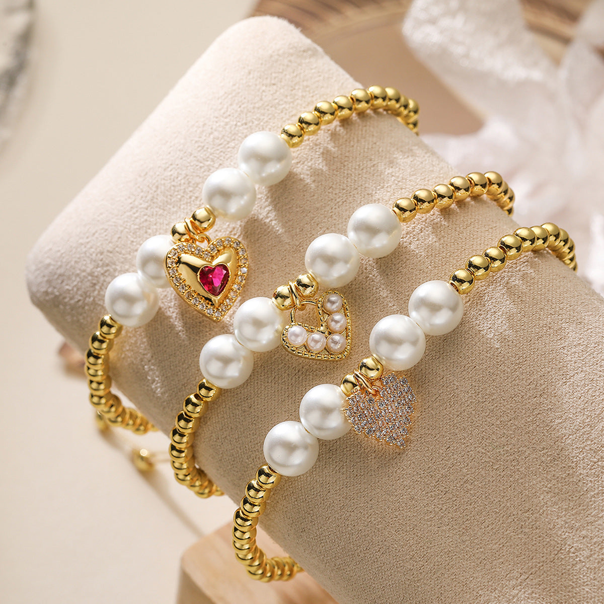 Elegante Bracciale in Rame a Cuore con Placcatura in Oro 18K e Dettagli in Zircone per Donna
