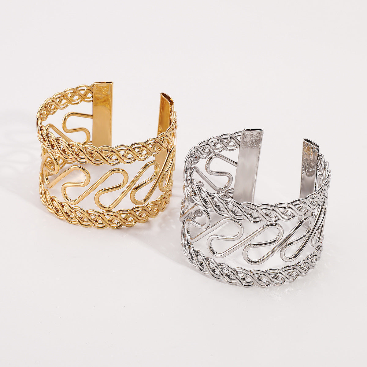 Pulsera geométrica hueca de metal para mujer con acabado chapado, joyería minimalista de moda y única