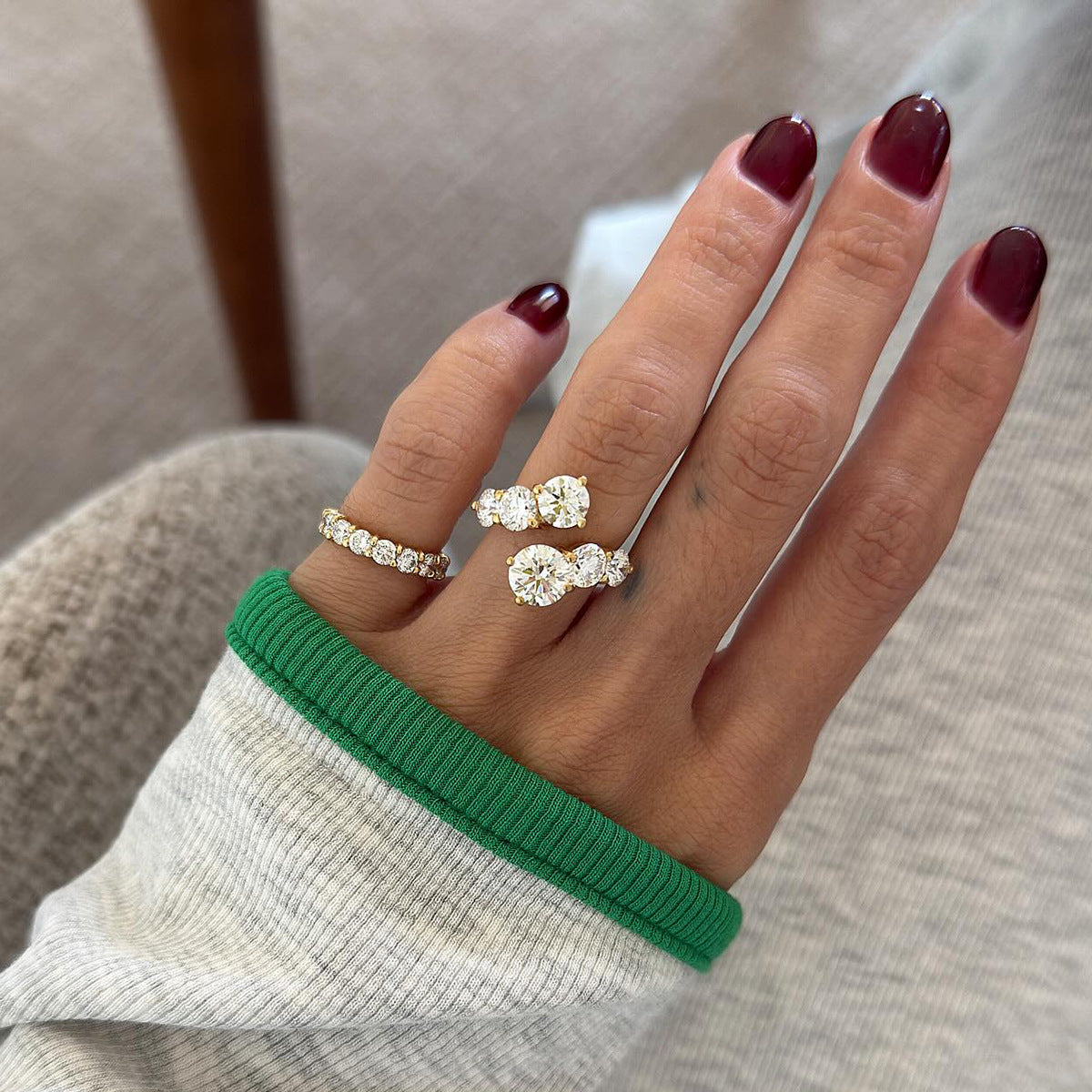 Anello Minimalista Geometrico in Acciaio al Titanio con Intarsio di Zirconi per Donne Gioielli Ipoallergenici in Acciaio Inossidabile