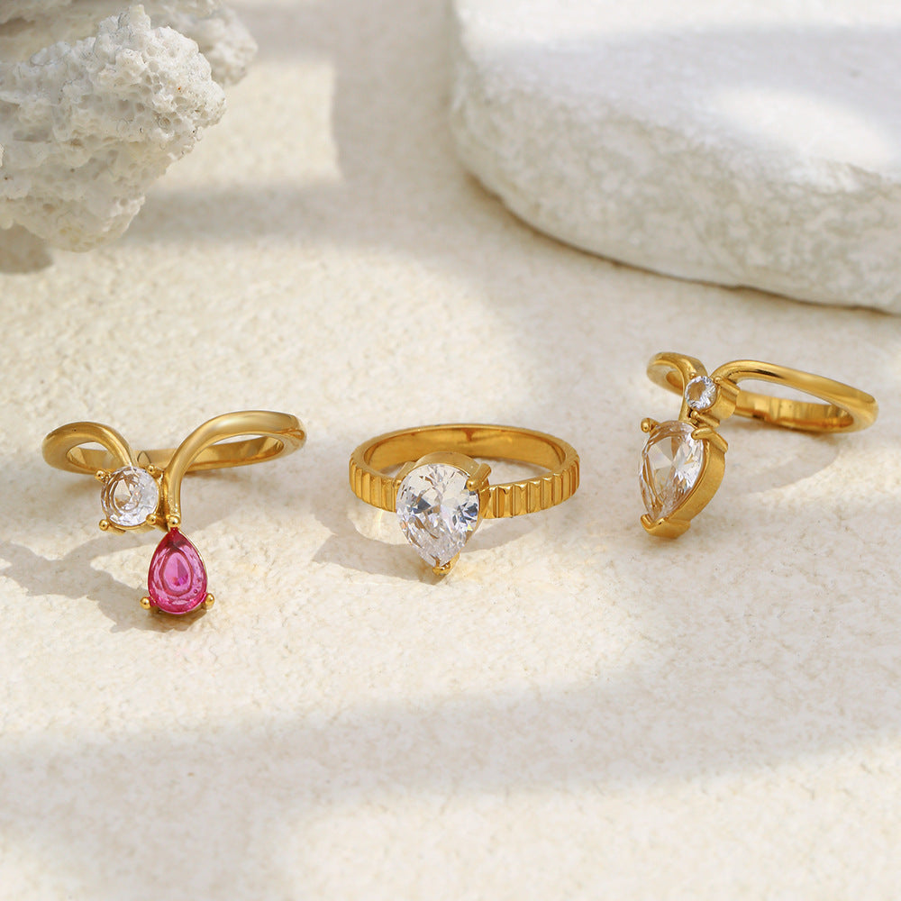 Anillo minimalista de acero inoxidable con chapa de oro de 18k, diseño geométrico y circonitas en forma de lágrima