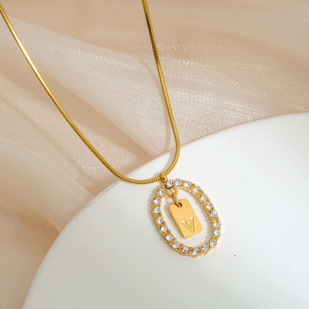 Collana da donna con ciondolo a lettera in acciaio inossidabile, minimalista, con strass, su catena snake
