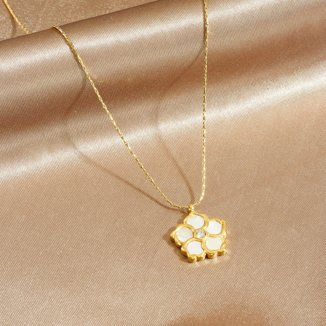 Minimalist Gold Plated Stainless Steel Floral Rhinestone Pendant Necklace for Women