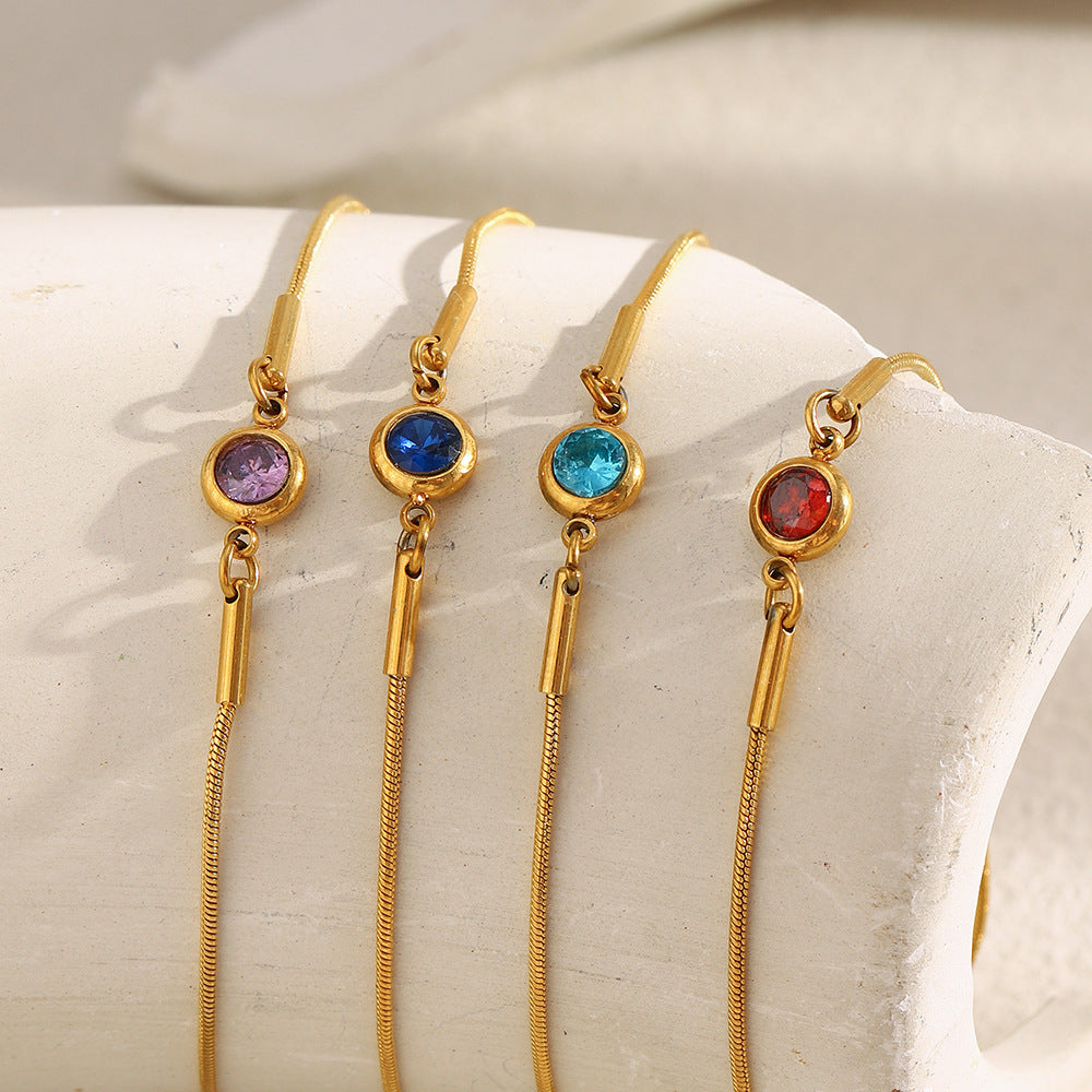 Bracciale alla moda geometrico in acciaio inossidabile con placcatura in oro 18 carati e catena a serpente regolabile con accenti di zirconi rotondi