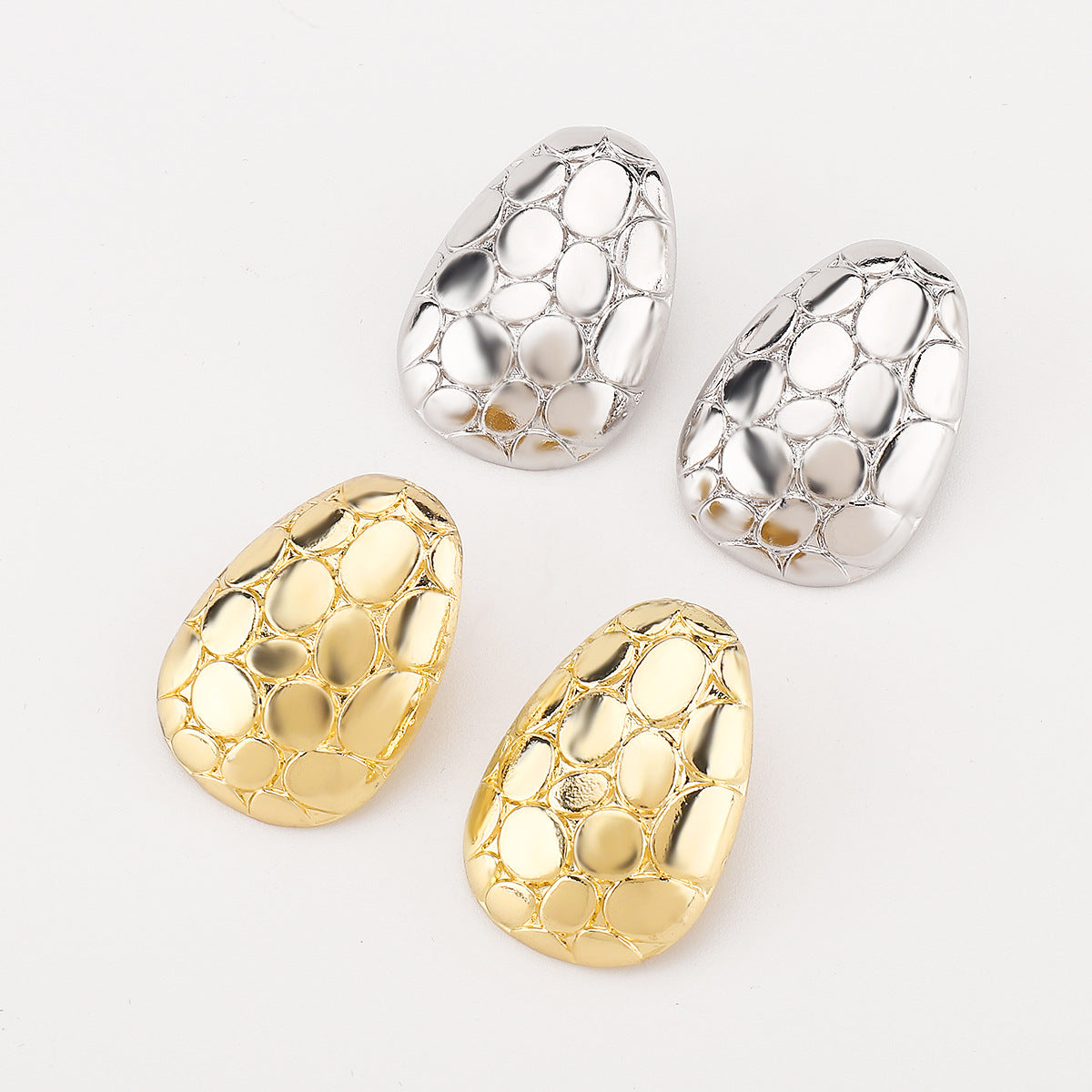 Aretes de Aleación Minimalistas con Forma de Gota y Acabado Bañado para Mujer