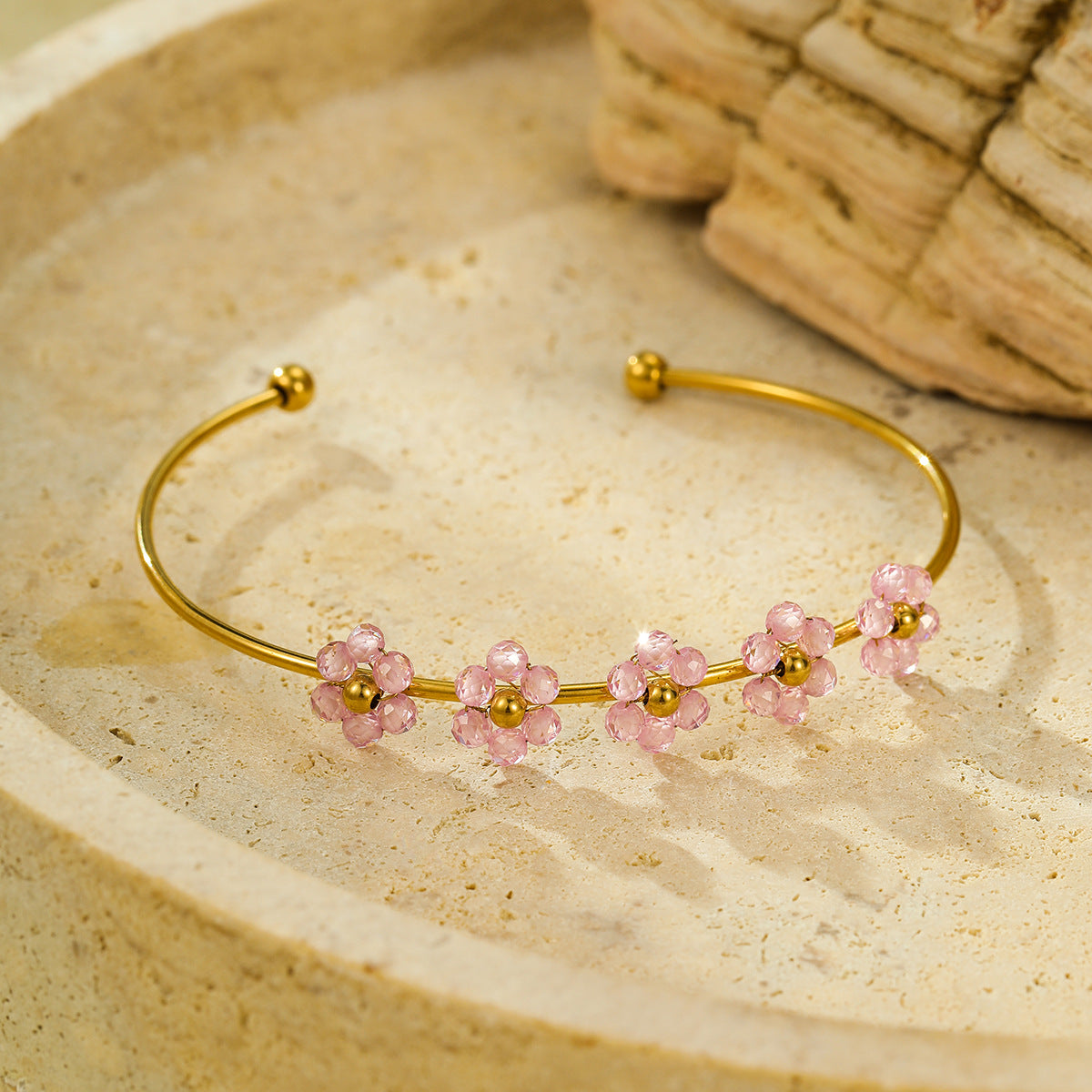 Bracciale a fiore minimalista elegante in acciaio al titanio e zircone con finitura placcata da donna