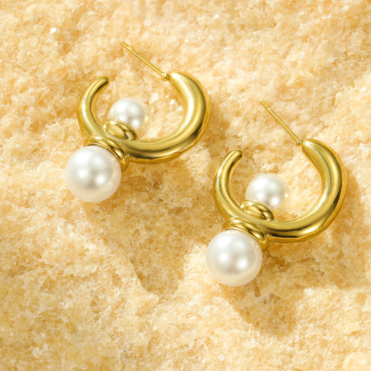 Orecchini da donna minimalisti a forma di C irregolare con perle, in acciaio inossidabile placcato oro