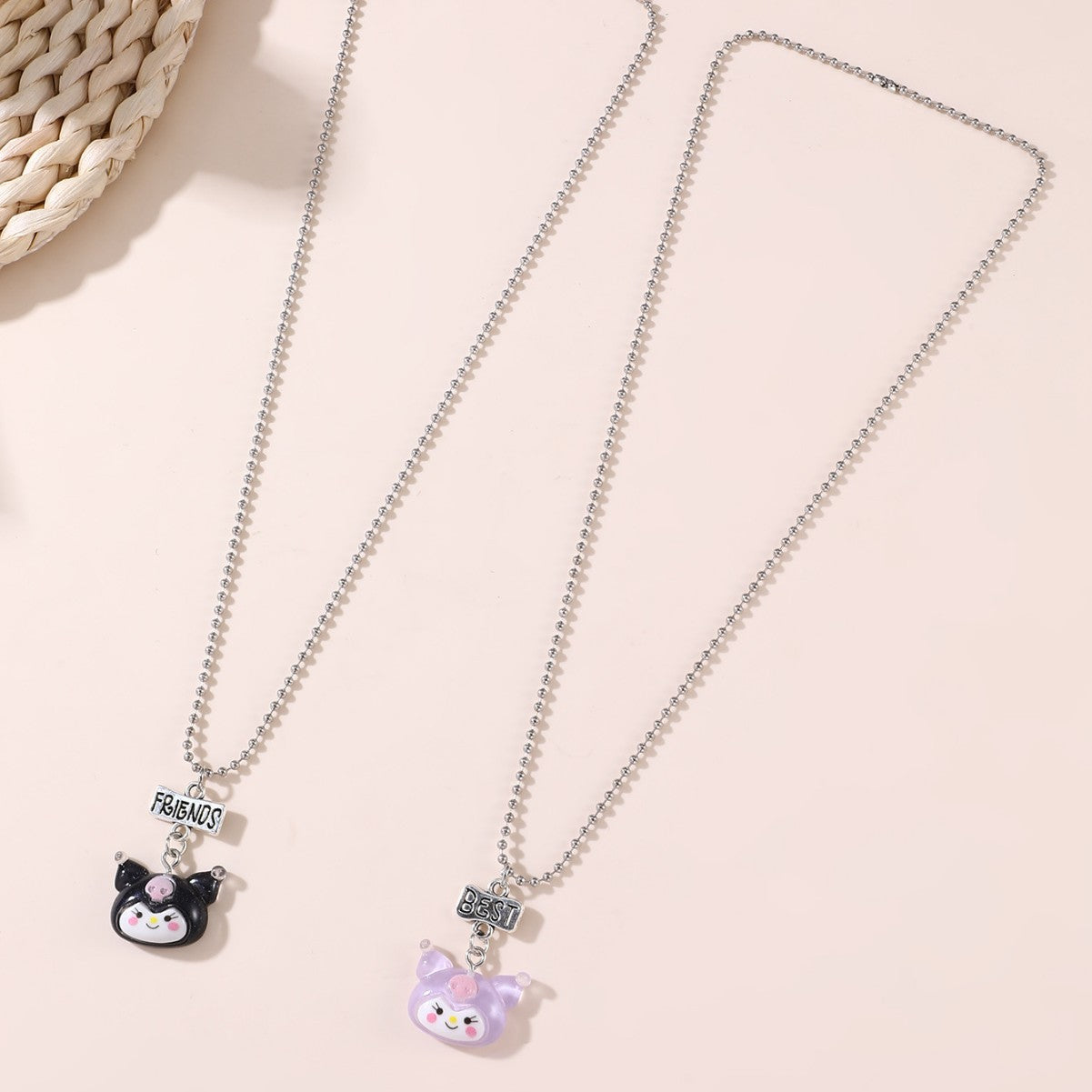 Collana Pendente Minimalista con Fiocco per Donne e Ragazze, Catena a Serpente in Lega con Finitura Placcata, Girocollo Stile Medaglione