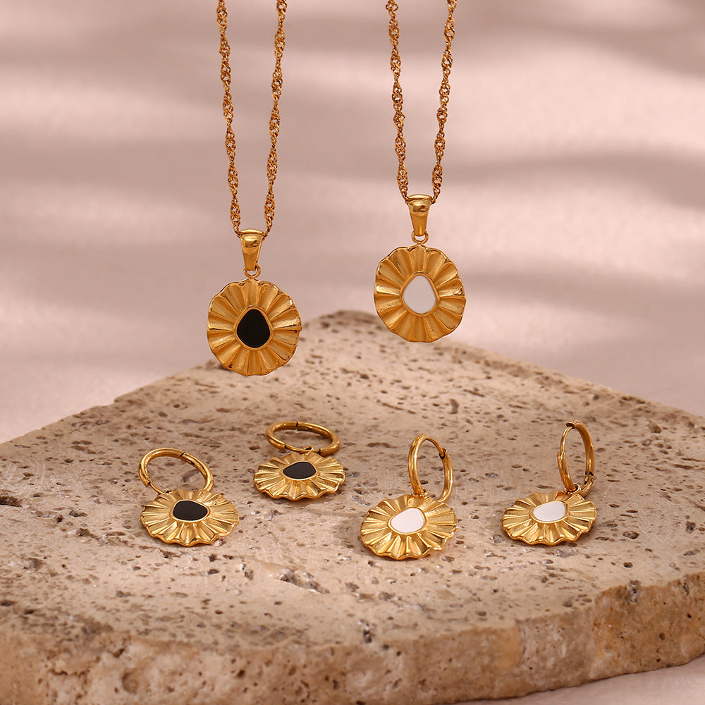 Minimalist Retro Sunflower Pendant Necklace in Stainless Steel with Wavy Chain and Enamel Detail for Women