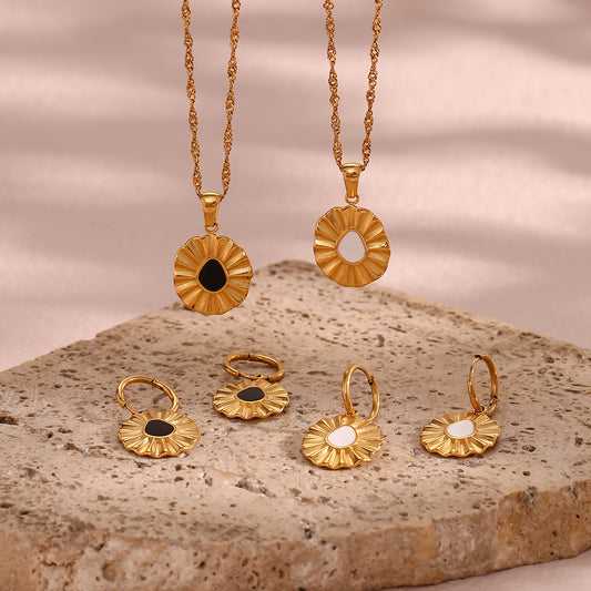 Minimalist Retro Sunflower Pendant Necklace in Stainless Steel with Wavy Chain and Enamel Detail for Women