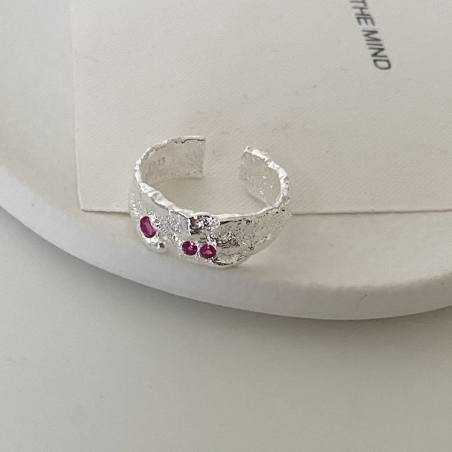 Minimalist Fashionable Women's Ring in 925 Sterling Silver with Zircon Inlay and Textured Natural Design