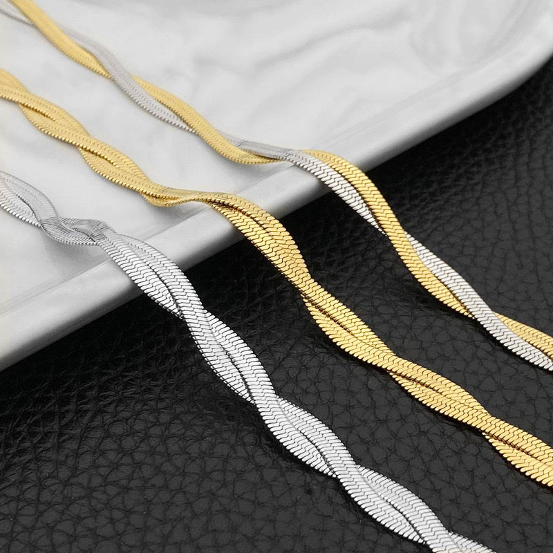 Collana a Serpente Piatta a Doppio Strato Minimalista Geometrica in Acciaio Titanio Placcato per Clavicole
