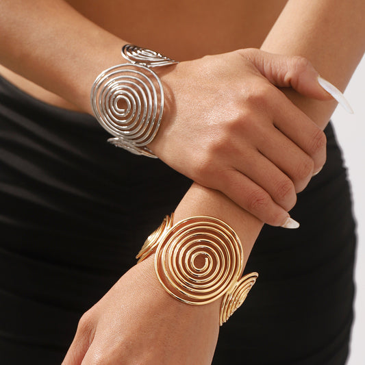 Bracciale a spirale geometrica in ferro con finitura galvanica per donna