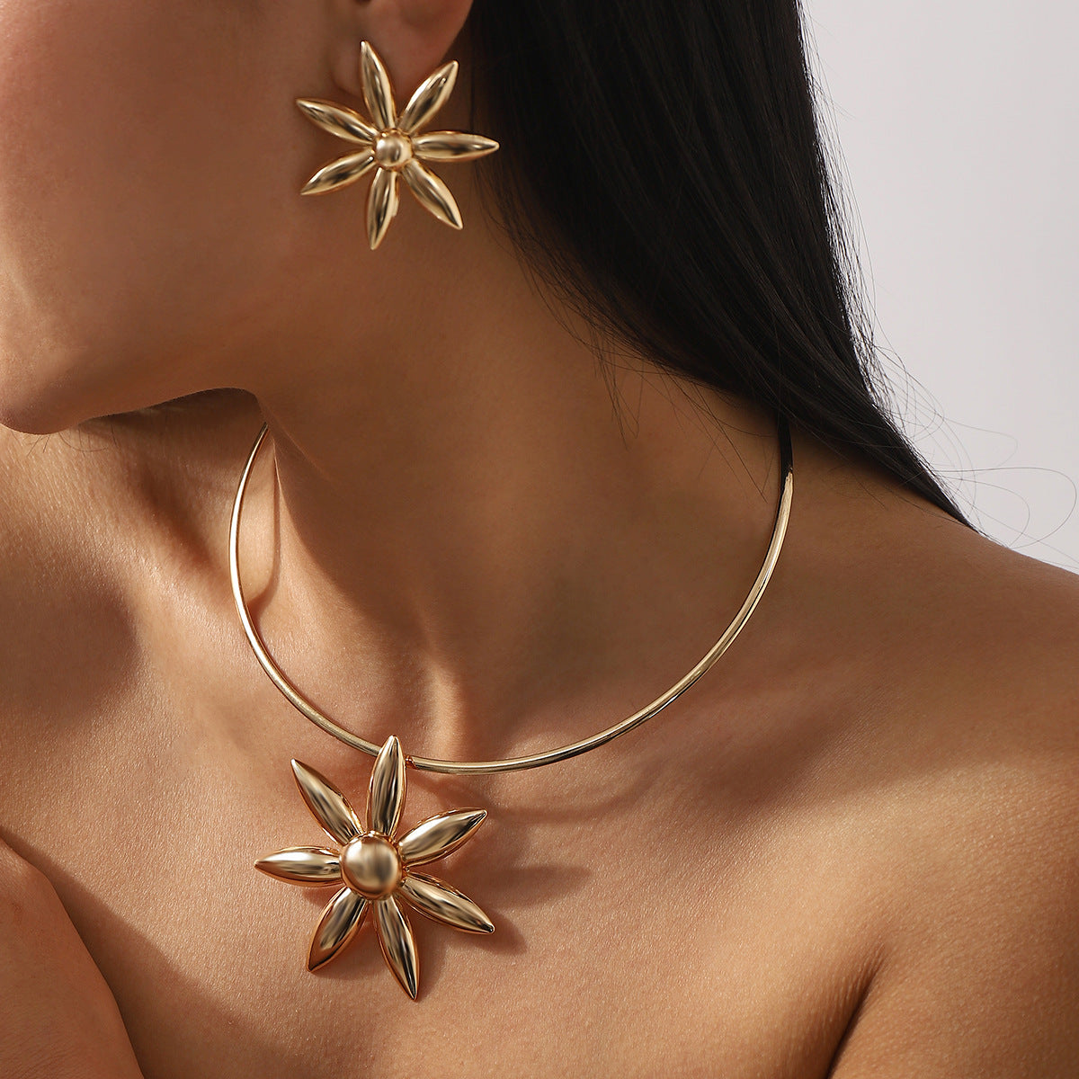 Vintage Floral Alloy Earrings and Necklace Set with Gold-Plated Finish for Women