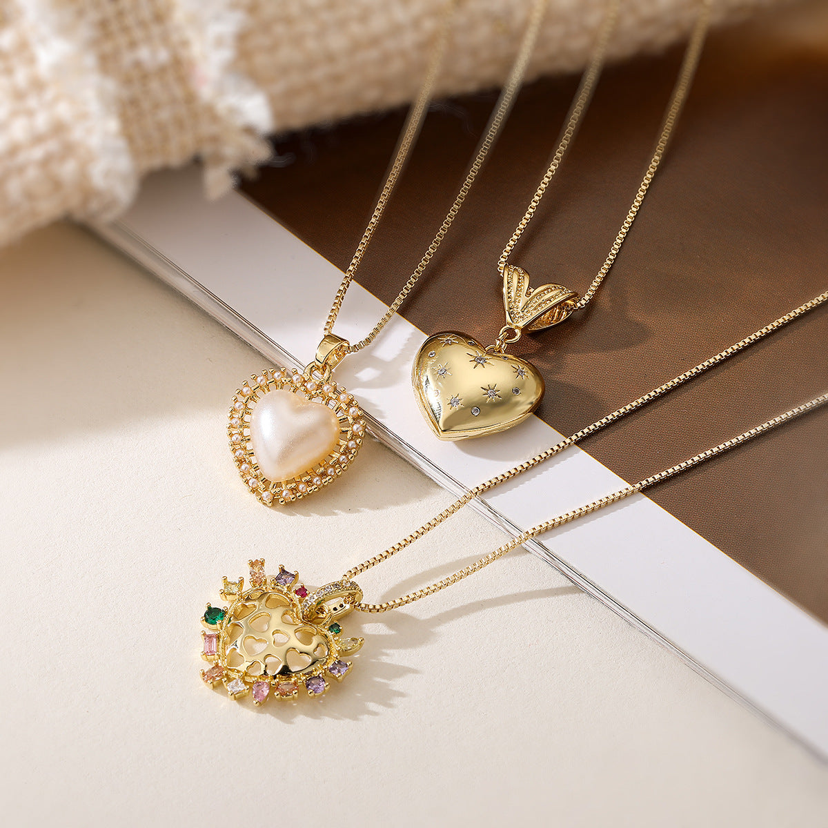 Collana con Pendente a Cuore Minimalista in Rame, Placcata Oro 18K e con Accenti di Zircone per Donna