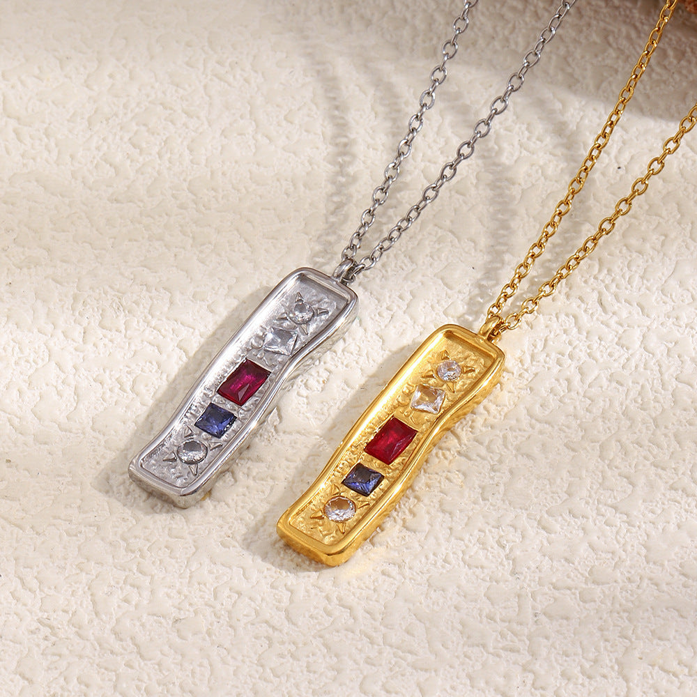 Collana con ciondolo geometrico minimalista da donna in acciaio inossidabile con placcatura in oro 18 carati e intarsio di zirconi