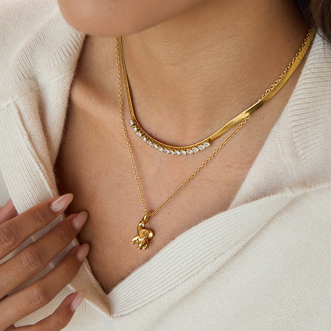 Collar minimalista geométrico de acero de titanio con colgante de diamantes de imitación chapado en PVD de oro de 18 quilates para mujer