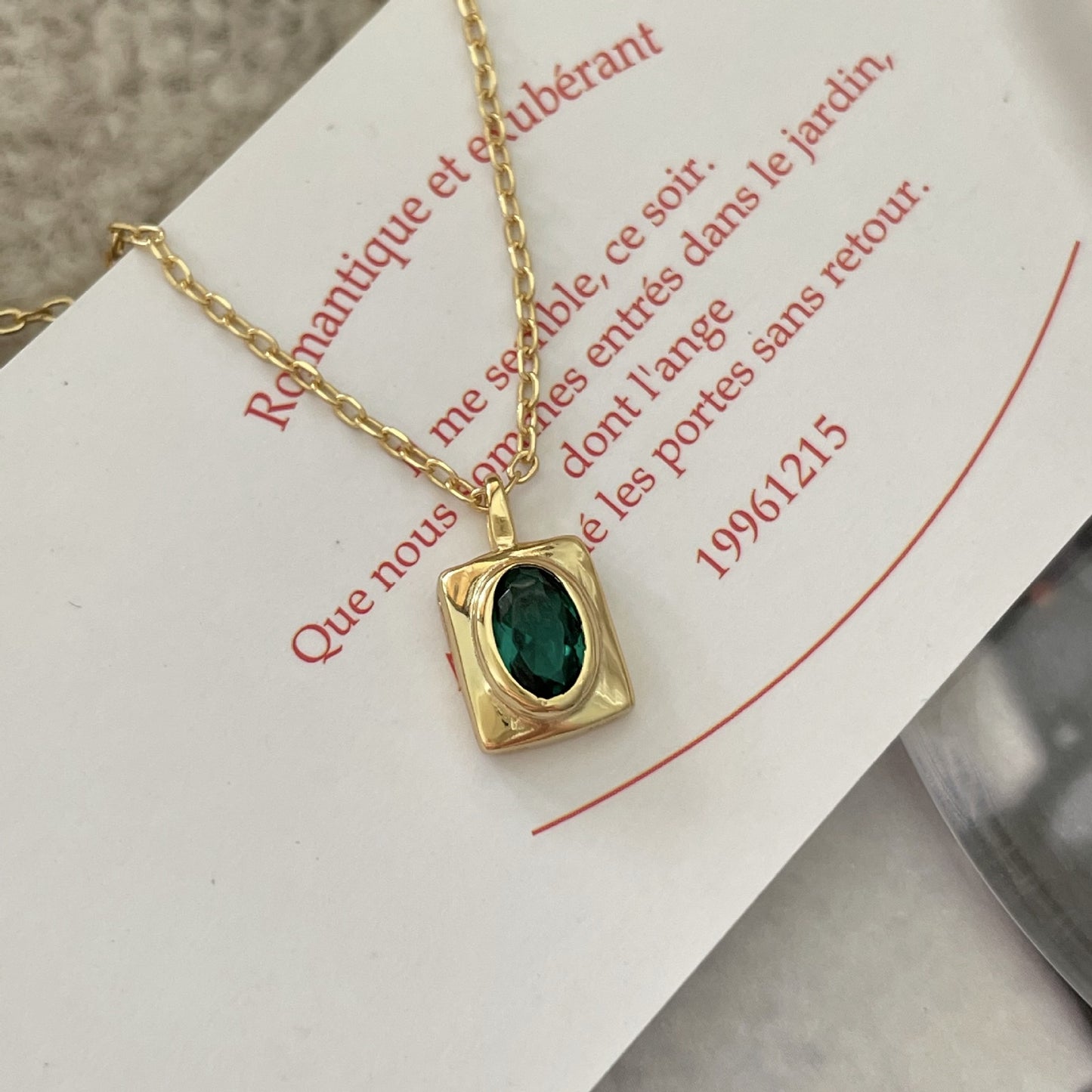 Minimalist Oval Green Rhinestone Pendant Necklace in 925 Sterling Silver for Women
