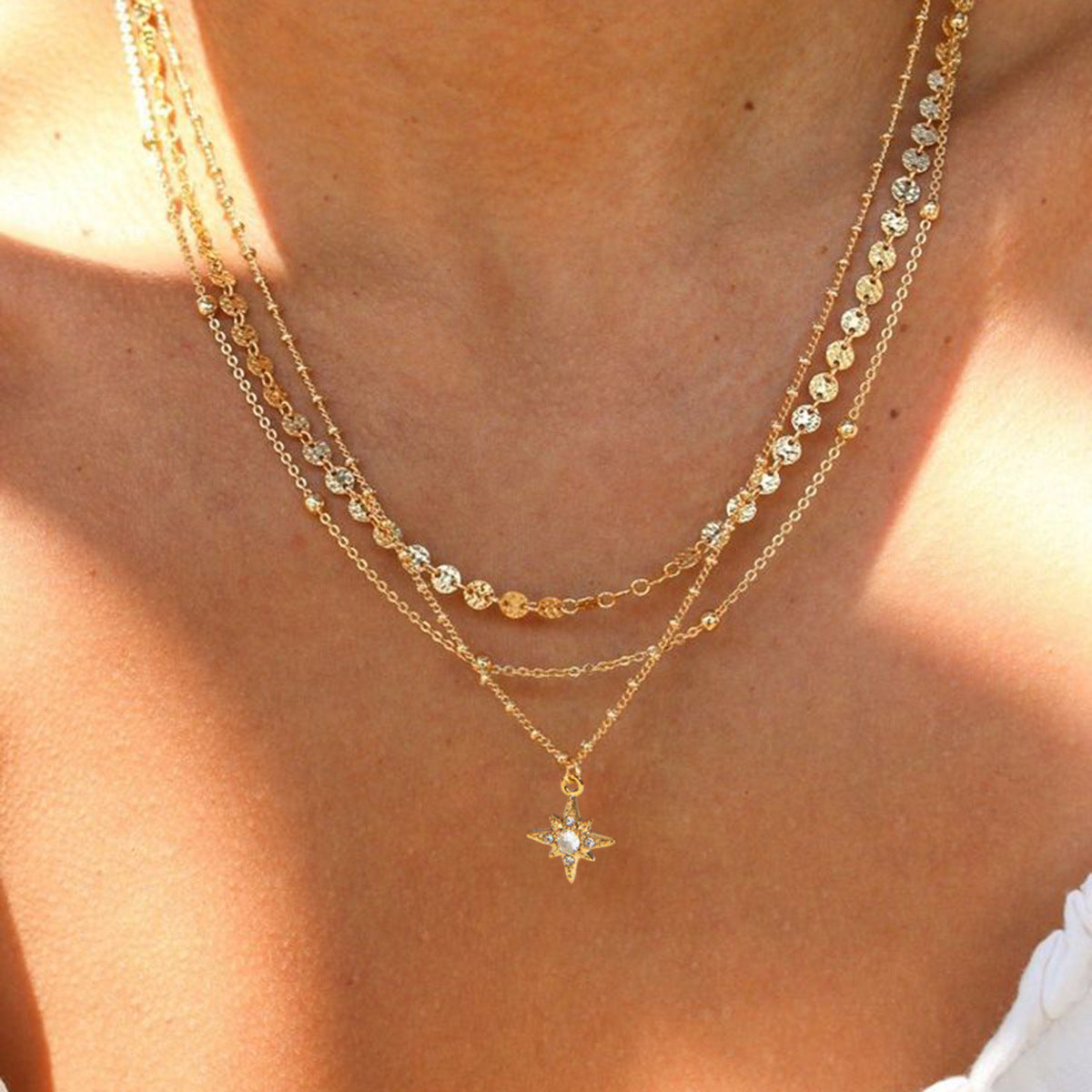 Collana con ciondolo a stella a otto punte geometrica minimalista in acciaio inossidabile con charm in acciaio al titanio e placcatura sottovuoto in oro PVD da donna