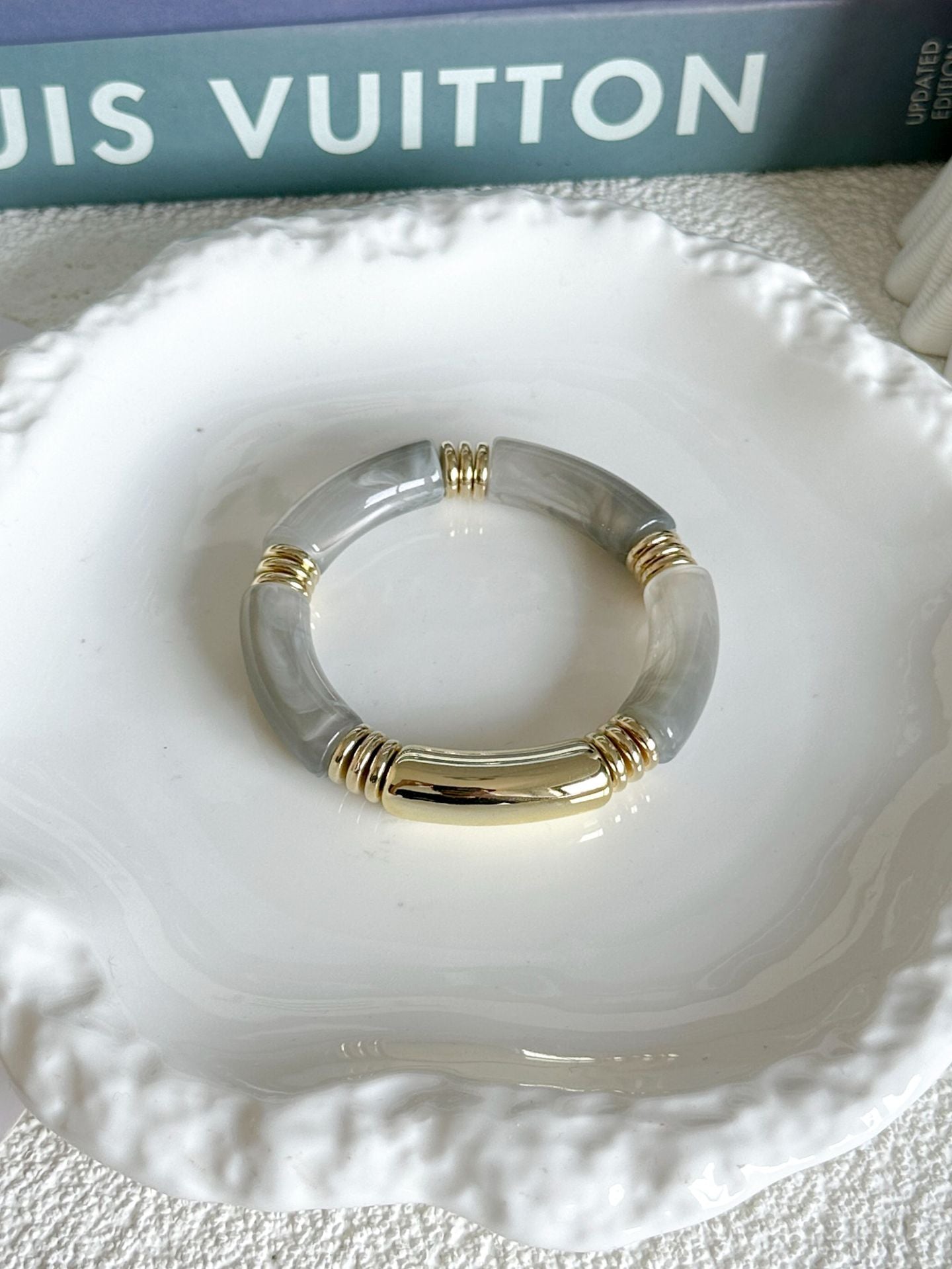 Bracciale tubolare curvo geometrico vintage placcato in acrilico