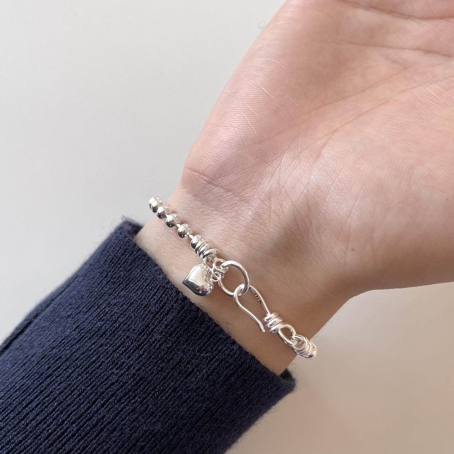 Minimalist Heart-Shaped 925 Sterling Silver Bracelet with Polished Beads and Electroplated Finish