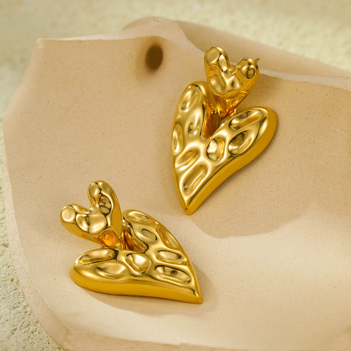 Aretes de aro de acero inoxidable en forma de corazón estilo vintage con flecos con volantes y acabado chapado para mujer