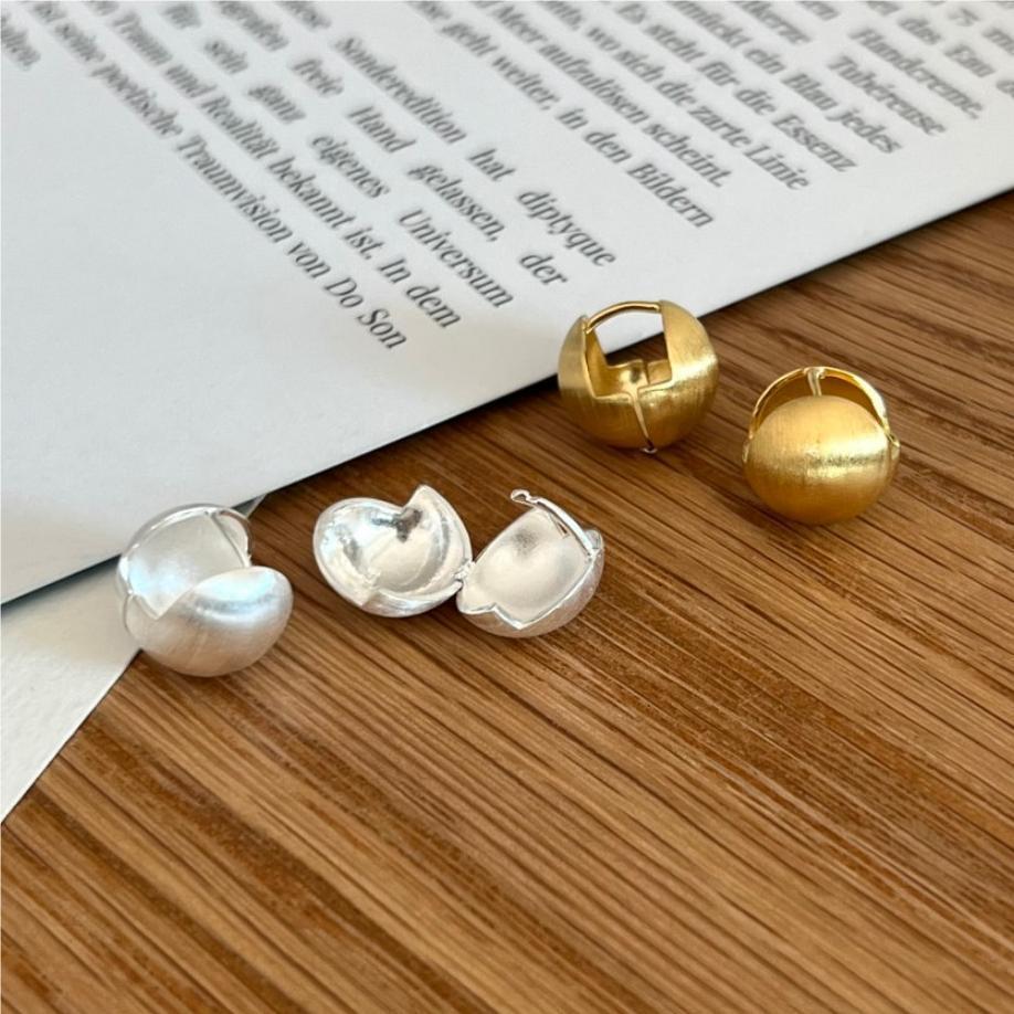 Orecchini Geometrici Rotondi Spazzolati in Argento Sterling 925 Vintage con Intarsio di Perle e Design a Pois