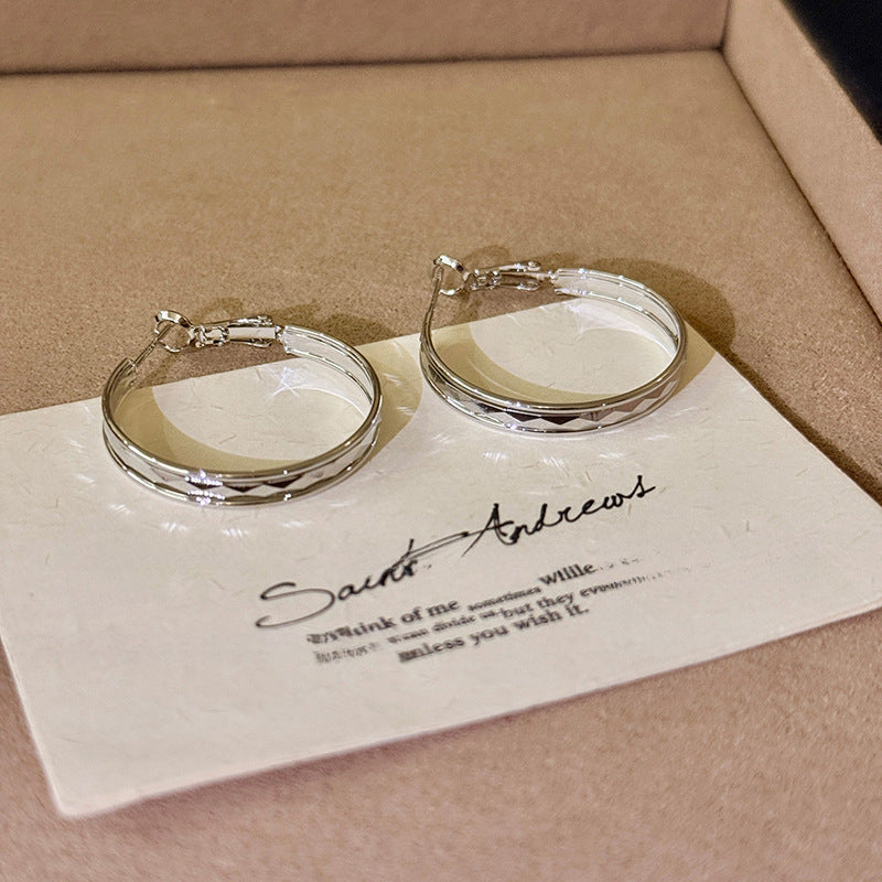 Orecchini a cerchio geometrici rotondi minimalisti da donna con base in rame placcato oro e perni in argento sterling 925, gioielli eleganti di lusso adatti all'ufficio