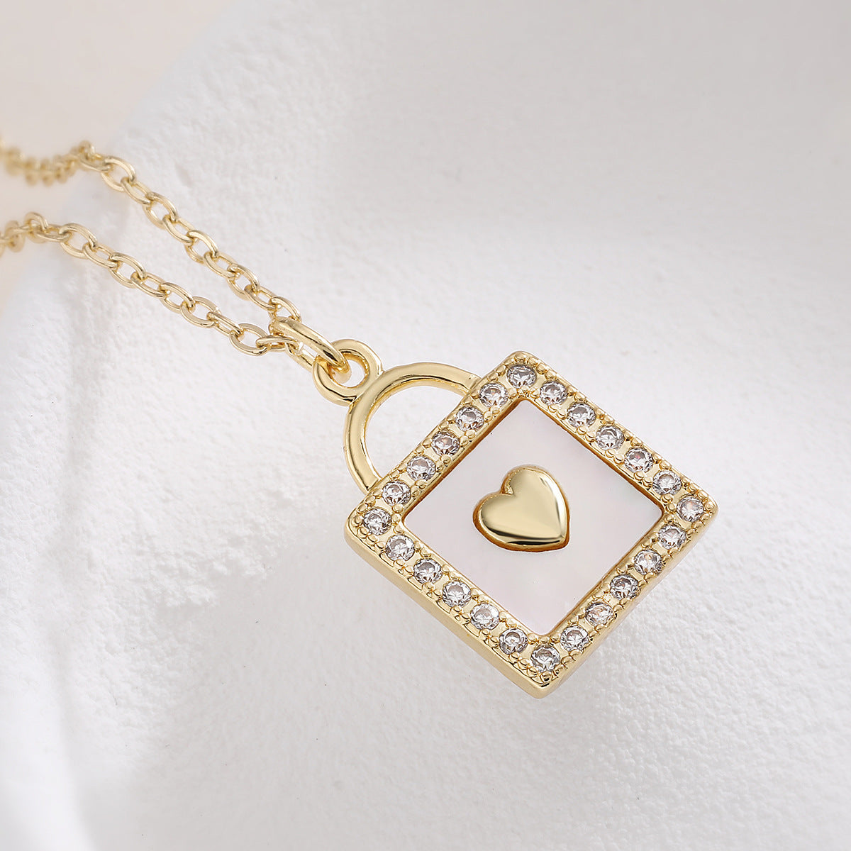 Minimalist Luxury 18K Gold Plated Brass Geometric Heart Cubic Zirconia Pendant Necklace for Women