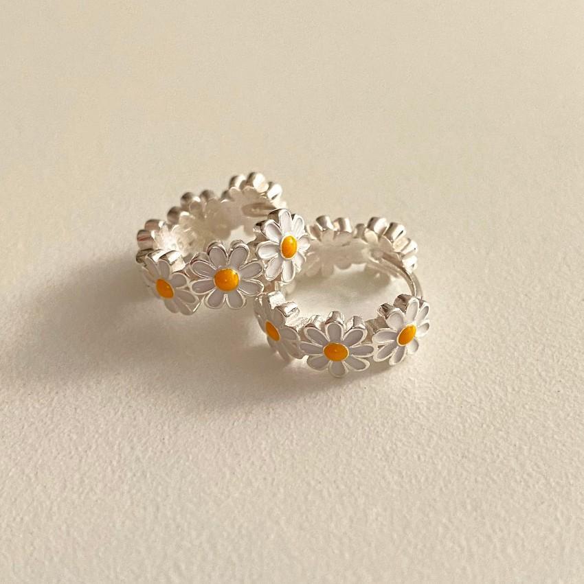 Minimalist Daisy-Shaped 925 Sterling Silver Stud Earrings for Women with Polished Finish
