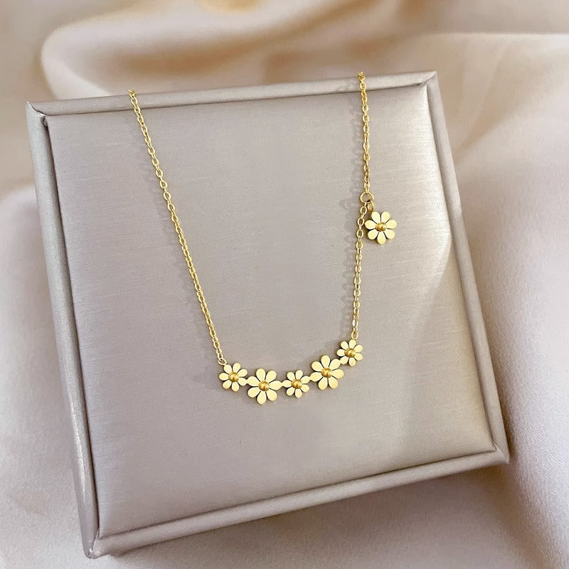 Minimalist Daisy Pendant Necklace for Women in Titanium Steel with Plated Finish and O-Chain