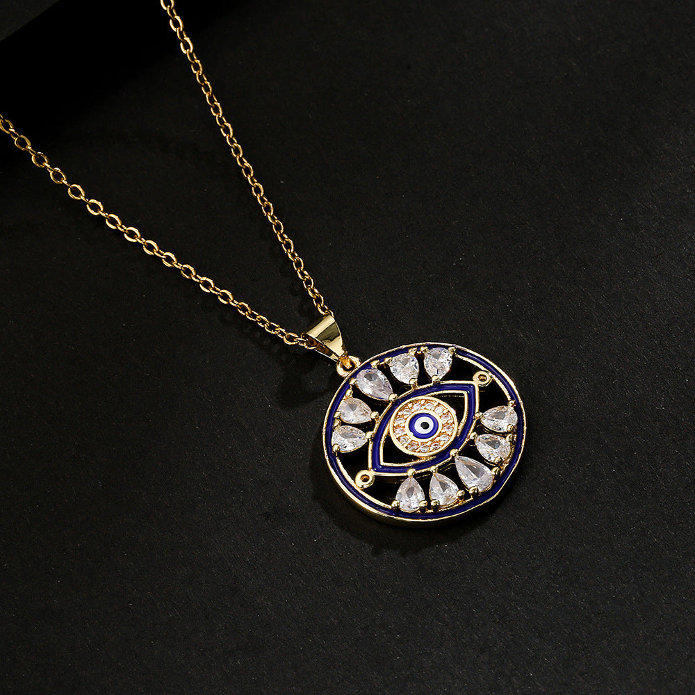 Collana con pendente a forma di Occhio di Allah minimalista e traforato per donne in rame con placcatura in oro vero e intarsio di zirconi